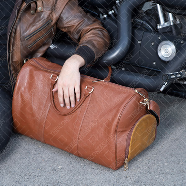 Men’s Traveling Light Brown Leather Duffle Bag